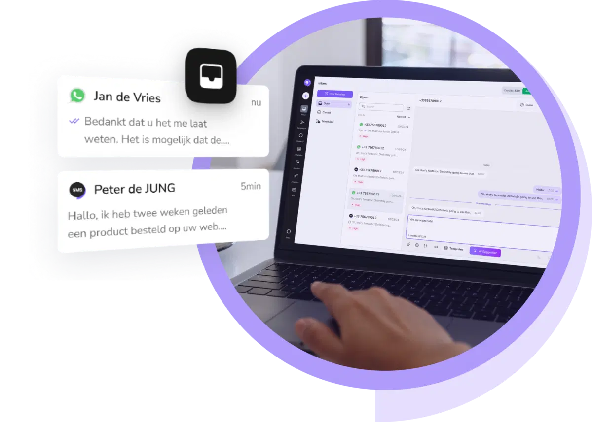 Klantenservicemedewerker gebruikt de inbox van TopMessage om SMS- en WhatsApp-berichten te controleren